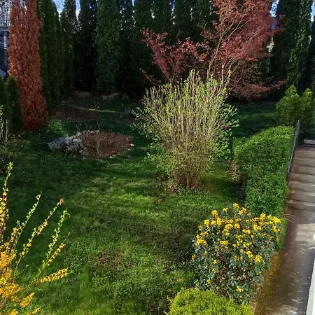 Holiday home Garden House *